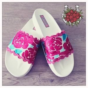 Vineyard Vines (Kentucky Derby) Painted Rose Pool Slides